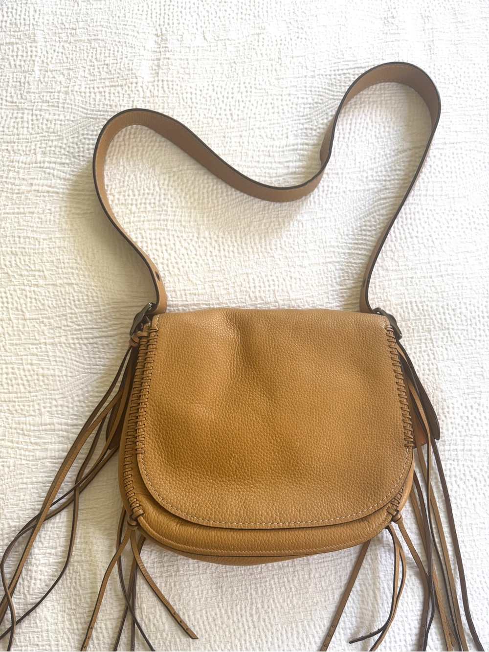 Coach 1941 Whiplash large Saddle
Bag Fringe Pebble Leather - Camel crossbody